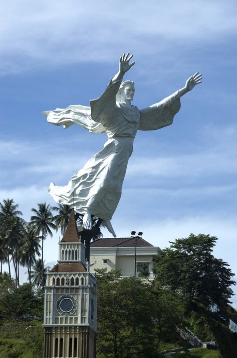 A 30 meters (98.5 feet) height Statue "Kristus kase Berkat" (Christ Blessing Indonesia) situated in Manado City ~.~ Lake Toba, Manado City, North Sulawesi, Sculpture Images, Tower City, Visit China, Animal Safari, China Town, Monkey Art