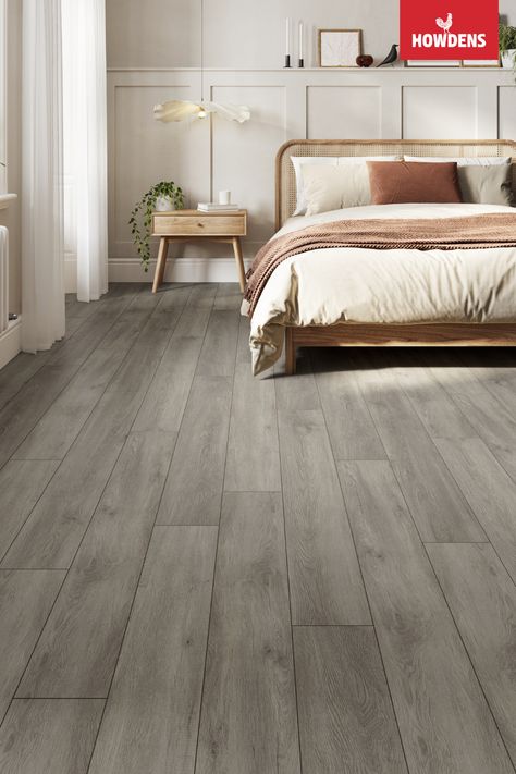 Grey Oak Bedroom Ideas, Home Decor Flooring Ideas, Grey Pergo Flooring, Bedroom Inspirations Gray Floor, Grey Floors Interior Design, Gray Wood Floor Bedroom Ideas, Boho Bedroom Grey Floor, Grey Tiles Bedroom Interior Design, Wood Bedroom Flooring