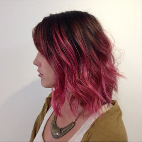 Brown Hair With Pink Highlights, Brown And Pink Hair, Dark Pink Hair, Pink Short Hair, Pink Ombre Hair, Short Brown Hair, Ombré Hair, Brown Hair With Highlights, Dye My Hair