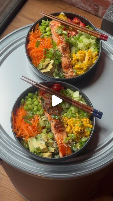 What would Kayla cook? on Instagram: "SALMON POKE BOWLS | a perfectly balanced meal, that is ready in less than 15 minutes! 🥑🥕🌽

See below for the ingredients list and find the full recipe and thousands more by signing up to the @28bysamwood App! 

For your salmon:
- 1 salmon fillet
- 1 teaspoon sriracha 
- 1 teaspoon honey
- ½ teaspoon minced garlic
- 1 teaspoon soy sauce
For your salad:
- ¼ cup edamame beans
- ¼ cup corn
- ¼ cup cucumber, diced
- ¼ cup carrot, finely sliced
- ¼ avocado
- ½ cup brown rice
- 1 cup spinach
- ½ tablespoon soy sauce
- 1 teaspoon sesame seeds to serve
- 1 tablespoon spring onion, finely chopped
#salmonpokebowls #easyrecipes #mealprep #healthydinner #simplemeals #feedingafamily #cookingathome #nutritiousfood #28bysamwood #salmon #pokebowls #notboringsalads" Salmon Poke, Poke Bowls, Salmon Fillet, Edamame Beans, Ingredients List, Poke Bowl, Salmon Fillets, Spring Onion, Edamame