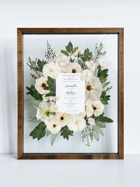 Wedding Flowers Preservation Ideas, Wedding Shadow Box, Flower Pressing, Invitation Frames, Wedding Bouquet Preservation, Floral Preservation, Bouquet Preservation, Flower Wedding Invitation, Diy Wedding Flowers