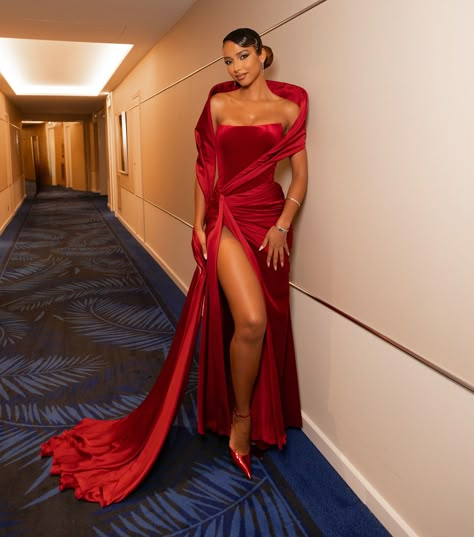 Lede Europe | For Cannes Film Festival 2024, Flora Coquerel (@floracoquerel) looks stunning in full Akillis (@akillisparis) high jewelry set. Styled by… | Instagram Oscar Red Carpet Looks, Red Black Tie Dress, Red Style Outfit, Red Couture Dress, Red Dress Ideas, Red Dress Design, Red Dress Classy, Cannes Film Festival Red Carpet, Dress Gala