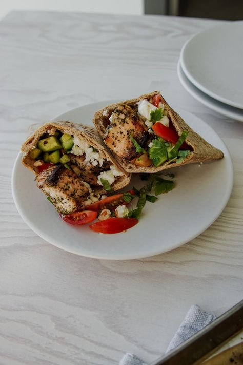 Salmon Pita, Pita Pocket Recipes, Cucumber And Tomato, Mediterranean Salmon, Dairy Free Recipes Dinner, Pita Sandwiches, Pita Pockets, Small Cucumber, College Meals