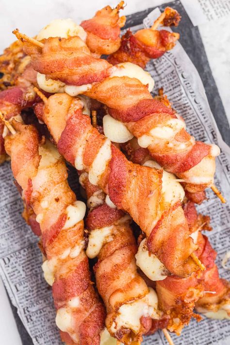 Bacon Wrapped Mozzarella Sticks include cheese wrapped in crispy salty bacon that can be pulled apart or dipped into your favorite sauce! Bacon Wrapped Mozzarella Sticks, Bacon Wrapped Mozzarella, Bacon Wrapped Recipes, Bacon Wrapped Cheese, Mozzarella Sticks Recipe, Bacon Wrapped Appetizers, Bacon Fries, Spaceships And Laser Beams, Bacon Appetizers