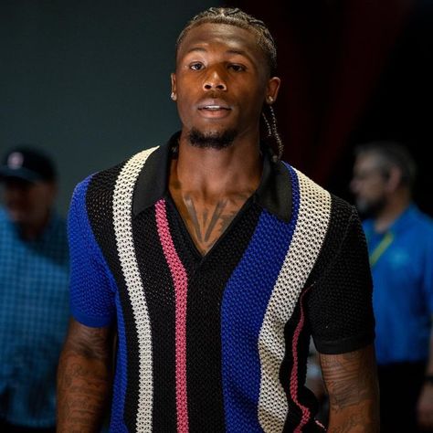 Tee Higgins, Guys Grooming, Dark Skin Men, Sweet Tee, Mens Braids, Nfl Season, Football Boys, Mens Fashion Casual Outfits, Wide Receiver