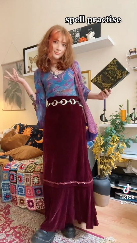 Phoebe Buffay Aesthetic, Whimsigoth Summer, 70s Fairy, Whimsy Aesthetic, Cottage Core Autumn, Marauders Outfits, Witch Aesthetic Outfit, Regular Outfits, Looks Hippie