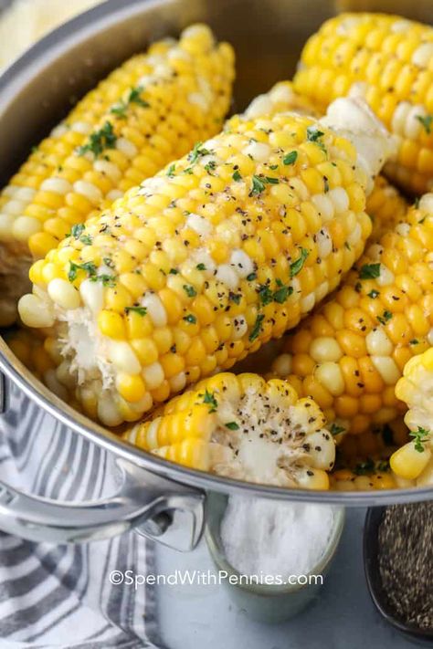 Making the perfect boiled corn is easy with this recipe. It's quick and easy to get on the table on busy weeknights! Perfect for my family! #spendwithpennies #boiledcornonthecob #sidedish #summer #howto Boiled Corn On The Cob, Corn Recipes Cob, Boil Corn On The Cob, Oven Roasted Corn, Boiled Corn, How To Cook Corn, Boiled Food, Spend With Pennies, Corn Recipes