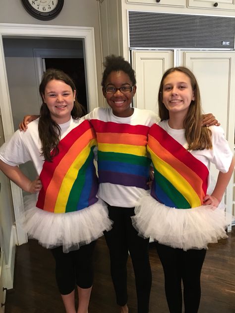 Cute and creative halloween Rainbow costume for a group of 3 girls!:) Halloween Costumes 3 Ppl, Teacher Halloween Costumes Group, Pig Halloween Costume, Puppy Halloween Costumes, Rainbow Costume, Best Group Halloween Costumes, Rainbow Costumes, Halloween Rainbow, Character Halloween Costumes