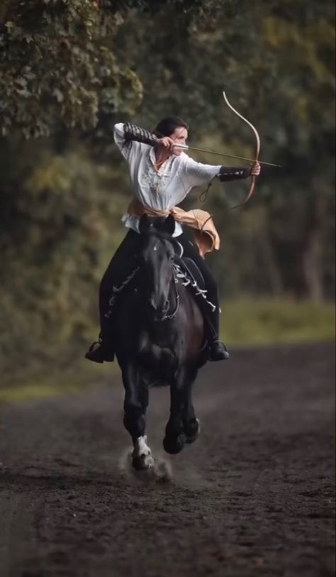 Horseback Archery, Archery Aesthetic, Horse Archery, Mounted Archery, العصور الوسطى, Equestrian Aesthetic, Eventing Horses, Horse Aesthetic, Human Poses Reference