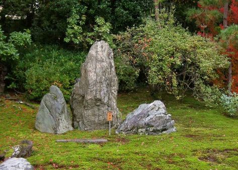 5 Types of Authentic Japanese Garden Design You Should Know Japanese Stone Garden, Traditional Japanese Garden, Japanese Garden Backyard, Boulder Garden, Modern Japanese Garden, Japanese Inspired Garden, Japanese Rock Garden, Japanese Style Garden, Small Japanese Garden