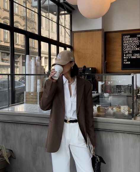 Brown Blazer Outfit, Transitional Dressing, Blazer Outfits For Women, Chique Outfits, Blazer Outfit, Lapel Blazer, Brown Blazer, Looks Street Style, Chic Outfit