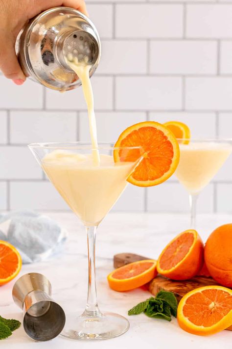 Orange Julius Alcohol Drink, Boozy Orange Julius, Margaritas, Essen, Orange Frozen Cocktail, Orange Julius Cocktail Recipe, Vodka Creamsicle Drink, Orange Creamsicle Mixed Drink, Cream Sickle Drink Alcohol