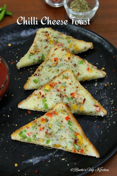 CHILLI CHEESE TOAST (On Tava) – Ruchi's Veg Kitchen Chili Cheese Toast Indian, Sandwich Decoration, Chili Cheese Toast, Lunch Bites, Chilli Cheese Toast, Cheese Toast Recipe, Vegetarian Platter, Indian Cheese, Hot Bread