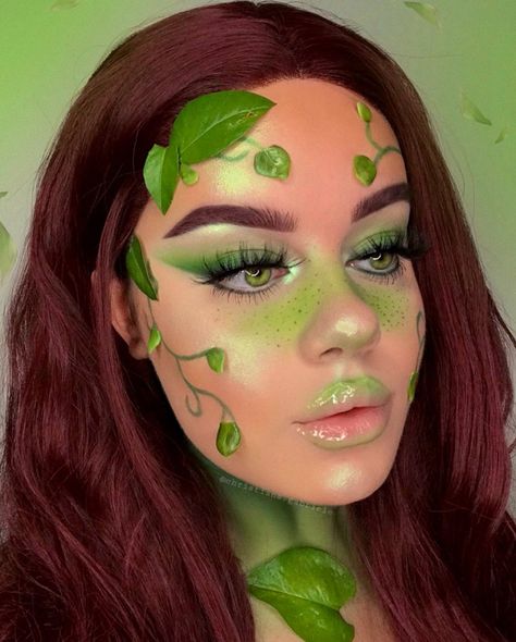 Dark Red Wig, Poison Ivy Makeup, Poison Ivy Halloween Costume, Red Hair Halloween Costumes, Ivy Costume, Poison Ivy Cosplay, Poison Ivy Costumes, Highlight Palette, Fairy Halloween Costumes