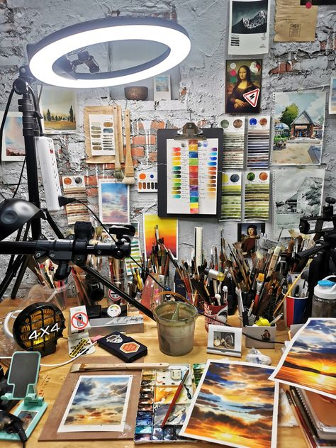 Painting Workspace, Art Desk Aesthetic, Studio Seni, Western Gunslinger Art, Art Student Aesthetic, Dream Art Room, Drawing Studio, Aesthetic Instagram Accounts, Small Art Studio