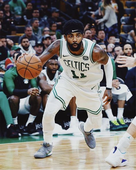 Kyrie Irving Celtics, Basketball Artwork, Uncle Drew, Michael Jordan Art, Basketball Workout, Basketball Schedule, Basketball Players Nba, Basketball Photos, Nba Art