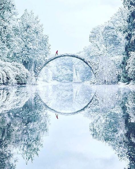 Rackotzbrücke in der Nähe von Dresden. Den passenden Koffer für eure Reise findet ihr bei uns: https://www.profibag.de/reisegepaeck/ Earth Pictures, Winter Szenen, Winter Beauty, A Bridge, Winter Travel, Travel Goals, Winter Landscape, Germany Travel, Narnia