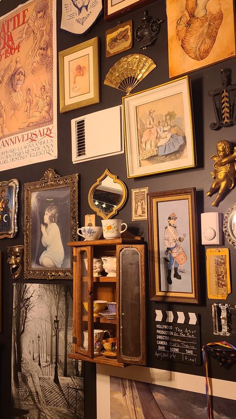 Victorian vintage gallery wall aesthetic Gallery Wall Aesthetic, Vintage Gallery Wall, Victorian Parlor, Wall Aesthetic, Vintage Gallery, Victorian Wall, Victorian Vintage, Bathroom Inspo, Fashion Gallery