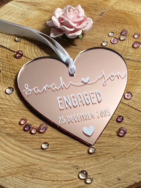 Engagement Cricut Gift Ideas, Cricut Engagement Gift, Engagement Cricut, Cricut Engagement, Personalised Engagement Gifts, Engagement Gifts Ideas, Diy Engagement Gifts, Unique Engagement Party, Best Engagement Gifts