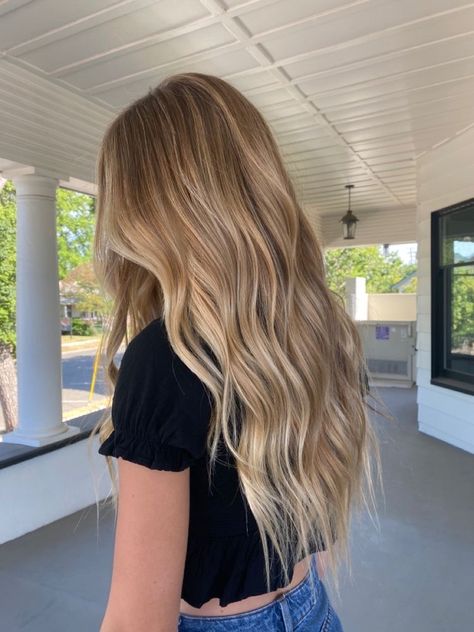 Blond Balayage Hair On Blond Hair, California Blonde Hair Sun Kissed, College Blonde, Sandy Blonde Hair, Brown With Blonde, Balayage Brown, Summer Blonde Hair, Brunette Hair With Highlights, Dyed Blonde Hair