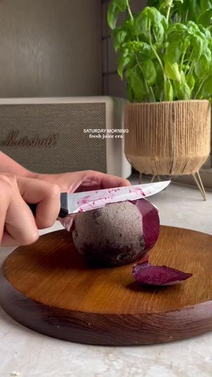 Beetroot Breakfast, Beet Juice Benefits, Glowing Skin Juice, Skin Juice, Gut Healthy Foods, Beet Juice Recipe, Face Tats, Beetroot Juice, Beetroot Recipes