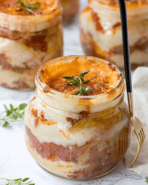 Mason Jar Lasagna, Mason Jar Picnic Food, Appetizers In Mason Jars, Individual Soup In A Jar, Low Calorie Mason Jar Meals, Meal In A Cup, Noodle Mason Jar Recipes, Rice Mason Jar Meals, Mason Jar Bread Recipes