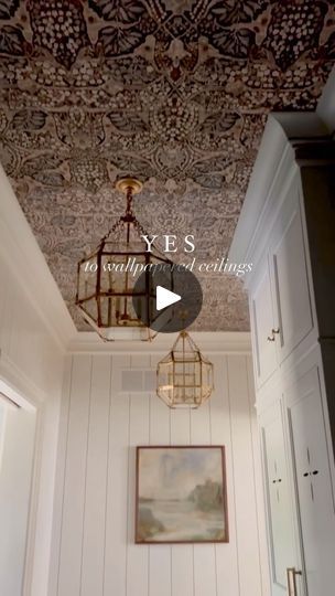 3K views · 176 reactions | Wallpapered ceilings - yes please! Takes the whole space to the next level! 💯 Instant wow-factor 🤩 Love everything about this look! Bravo! 

Incredible design by: @julialongchampsdesign 

Repost:
Wallpapered ceilings are always a yes in our book ✔️. Most people assume that wallpaper makes a room smaller, when in reality they can do just the opposite!
⠀⠀⠀⠀⠀⠀⠀⠀⠀
We installed this wallpaper to add texture and contrast to the ceiling, drawing the eye upward and make it one of the focal points. What do you think?! Are you considering a fifth wall yet? 🤔
⠀⠀⠀⠀⠀⠀⠀⠀⠀
#fifthwall #ceilingwallpaper #wallpaperedceiling #myhousebeautiful #howyouhome #traditionalhome #mudroomdesign #hallwaydesign #mudroomgoals | Molly Bowen | The Wimberley Way | thewimberleyway · Original au Ceiling Wallpaper Hallway, Small Bedroom With Wallpaper, Half Bathroom Ideas Wallpaper, Wallpapered Ceilings, Wallpaper Bathroom Ceiling, Tray Ceiling Bedroom, Ceiling Drawing, Wallpaper On Ceiling, Half Bathroom Wallpaper