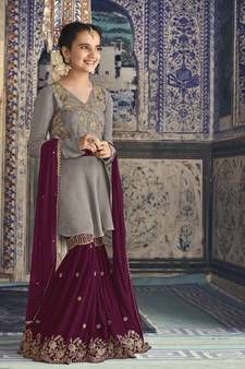 Designer Sharara Suits, Gharara Designs, Gharara Suits, Designer Suits Online, Pakistani Women, Ethnic Dresses, Angrakha Style, Gaun Fashion, Lehenga Style