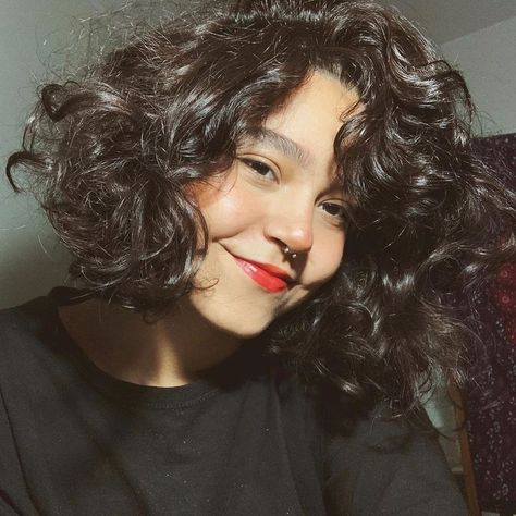 Curly Hair No Bangs, Perfect Curly Hair, No Bangs, Androgynous Hair, Long Shag Haircut, Curly Hair Photos, Beautiful Haircuts, Hair Cute, Midlength Haircuts