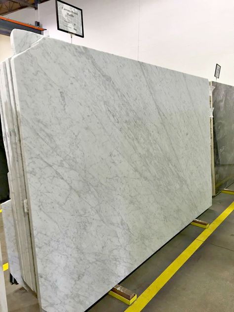 Stone counters that look like marble at Thrifty Decor Chick! Quartz That Looks Like Marble, Kitchen Design Countertops, Replacing Kitchen Countertops, Thrifty Decor Chick, Stainless Steel Counters, Stone Counters, Wooden Counter, Carrera Marble, Thrifty Decor