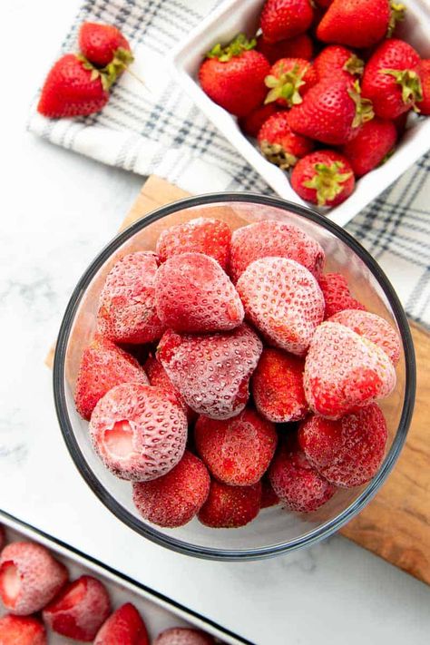 Frozen Strawberry Recipes, Freeze Strawberries, Strawberry Huller, Strawberry Icing, Frozen Strawberry, Strawberry Preserves, Frozen Fruits, Freeze Dried Strawberries, Healthy Groceries