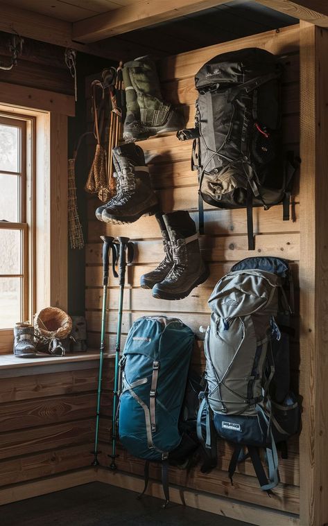 A farmhouse-style room with a rustic backpacking gear wall and well-organized outdoor gear. Hunting Gear Organization, Hunting Gear Storage, Gear Organization, Backpacking Equipment, Gear Wall, Gear Room, Bushcraft Kit, Off Grid Cabin, Tactical Gear Loadout