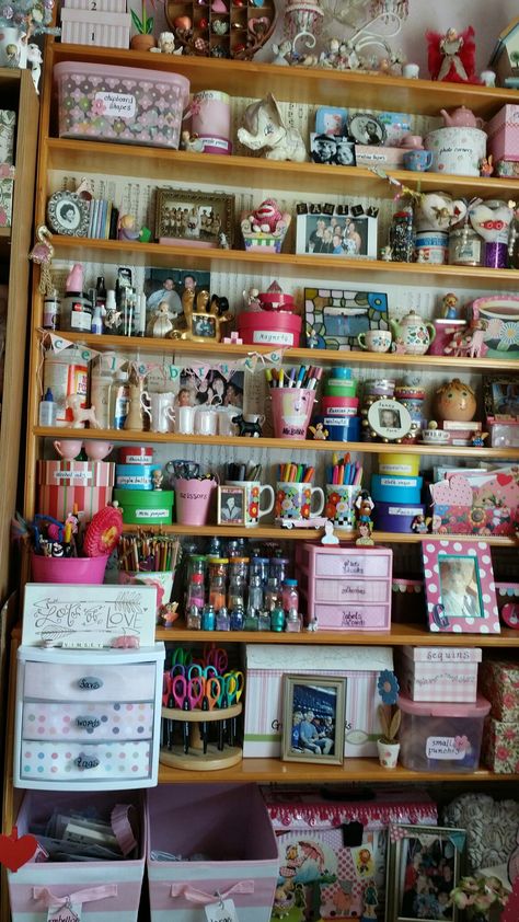 Thrifted Storage Ideas, Maximalist Storage, Craft Area Ideas Small Spaces, Small Art Room, Craft Room Inspiration, Yellow Shelf, Antique Booth Displays, Art Shed, Craft Shed