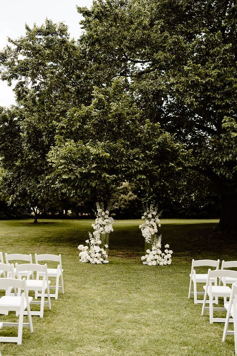 Park Ceremony Wedding, Fairytale Outdoor Wedding, Outdoor Wedding Chapel Ideas, Garden Wedding Design Ideas, Park Wedding Ceremony Decorations, Wedding Ceremony Set Up Outdoor, Simple Park Wedding, Outdoor Park Wedding Ideas, Wedding Ceremony Styling