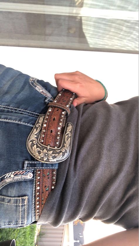 Cowboy Belt Aesthetic, Western Belt Aesthetic, Cute Western Belts, Cowgirl Belt Outfit, Western Belts For Women Outfits, Vaquera Belts, Vaquera Belt, Cowboy Belt Outfit, Country Outfits Aesthetic