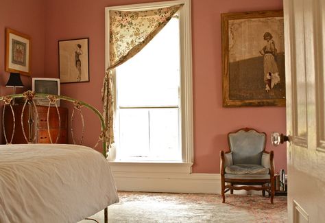 color love Vintage Pink Bedroom, Pink Vintage Bedroom, Eclectic Bedroom Design, Girls Bedroom Paint, Bedroom Eclectic, Kids Bedroom Remodel, Small Bedroom Remodel, Wall Colour, Camera Vintage