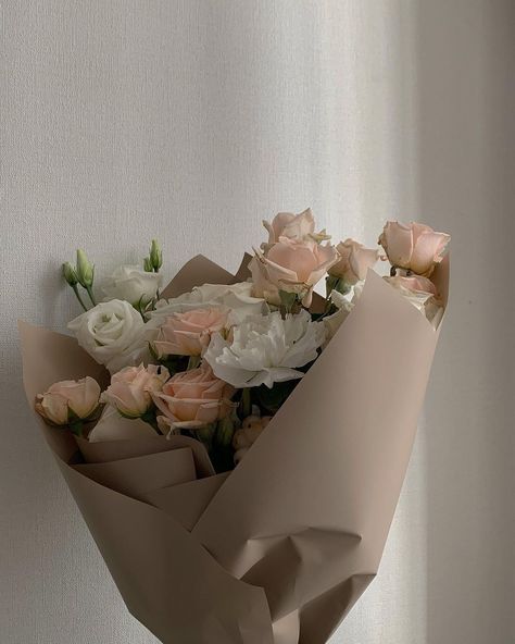 Flowers 🌺 on Twitter: "… " Soya Mumu, Boquette Flowers, Flowers Bouquet Gift, Nothing But Flowers, Flower Therapy, No Rain, Pink And White Flowers, Beautiful Bouquet Of Flowers, Luxury Flowers