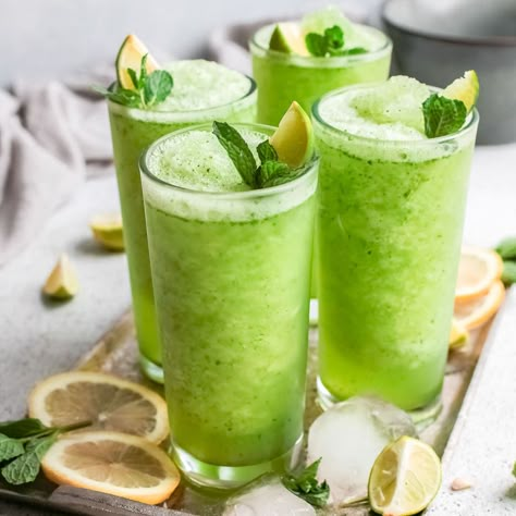 Lemon Mint Smoothie, Honey Mint Lemonade, Lemon Mint Drink, Lemon And Mint Drink, Pineapple Mint Lemonade, Mint Lemonade Cocktail, Lebanese Mint Lemonade, Lemonade With Mint Leaves, Mint Lemonade Recipe