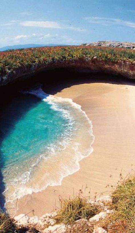 How to visit "Hidden Beach": The world's most beautiful bomb site! Puerto Vallarta, Mexico Jungle Beach, Mountain Adventure, Puerto Vallarta Mexico, Visit Mexico, Scary Places, Hidden Beach, Mexico Vacation, Vacation Places, Romantic Travel