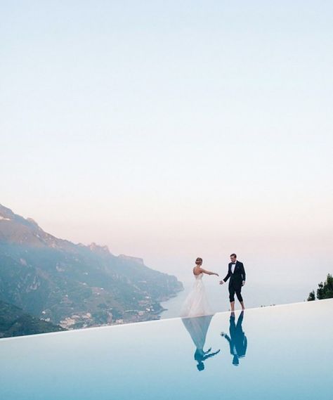 Wouldn't the Belmond Hotel Caruso be the Ultimate Place for a Wedding? This Infinity Pool and Scenery are Amazing! Infinity Pool Wedding, Belmond Hotel Caruso, Poolside Wedding, Ravello Wedding, Pool Wedding, Belmond Hotels, Luxury Swimming Pools, Amalfi Coast Wedding, Pool View