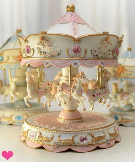 Carousel Musical, Baby Pink Aesthetic, Disney Figurines, Musical Box, Carousel Horses, Music Box, Free Trial, San Valentino, Carousel