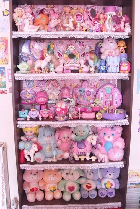 80s Toys Aesthetic, Amazing Kids Bedrooms, Toy Display Ideas, Collection Display Ideas, Care Bear Collection, Girly Toys, Toys Shelf, Vintage Toy Display, Toy Aesthetic