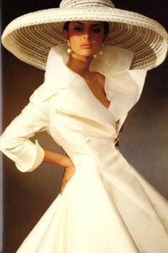 I wonder if one could actually wear this and have it look put together... it's a cool hat, though. Moda Vintage, Beautiful Hats, Look Vintage, Mode Vintage, Hollywood Glamour, Looks Vintage, Look Chic, Look Fashion, Hat Fashion