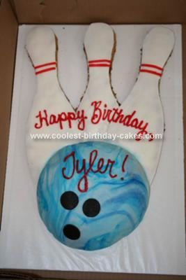 Homemade Bowling Cake: We had my son's 5th birthday party at a local bowling alley.  They took care of everything except for the cake, which was fine by me because I love to Bowling Cakes, Kids Bowling Party, Bowling Party Ideas, Bowling Cake, Birthday Bowling, Regular Cake, Kids Bowling, Bowling Birthday Party, Bowling Birthday