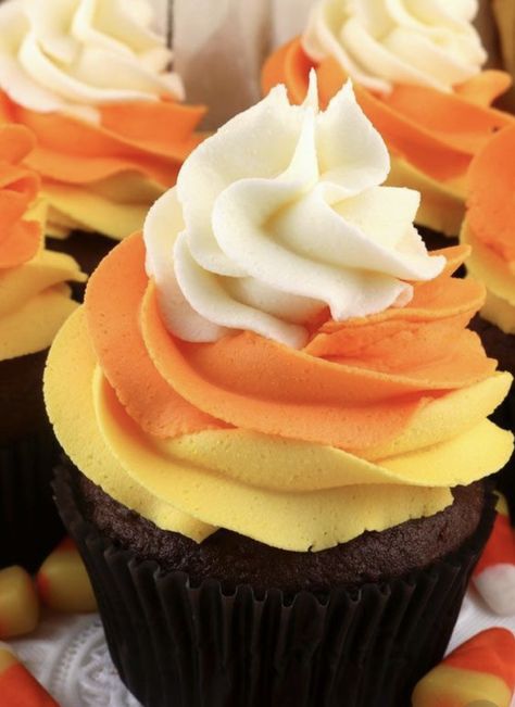 Delicious Buttercream Frosting, Candy Corn Cupcakes, Thanksgiving Cupcakes, Homemade Buttercream Frosting, Swirl Cupcakes, Best Buttercream, Dulces Halloween, Fall Cupcakes, Halloween Dessert