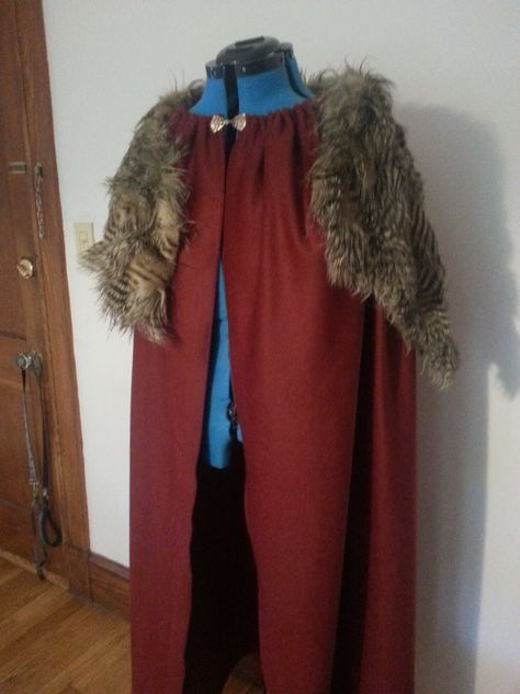 No Sew Fur 'Pelt' For Your Cloak!  •  Free tutorial with pictures on how to make a cape / cloak in under 60 minutes How To Make A Cape, No Sew Cape, Diy Cape, Amazing Food Photography, Food Photography Composition, Fur Costume, Food Photography Tutorial, Photography Composition, Dark Food Photography