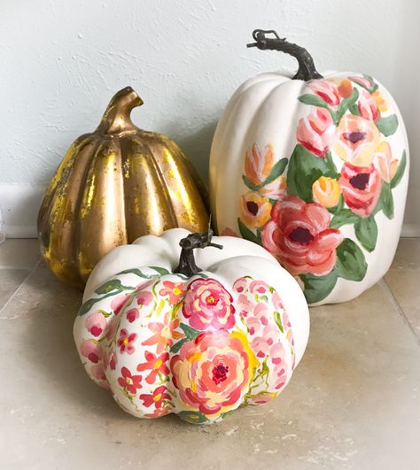 Painting Floral Pumpkins – Coast to Country Floral Painted Pumpkins, Flower Painted Pumpkins, Pumpkin Painting Flowers, Flower Pumpkin Painting, Decoupage Pumpkins, Chic Halloween Decor, Creative Pumpkin Painting, Stile Boho Chic, Boho Halloween