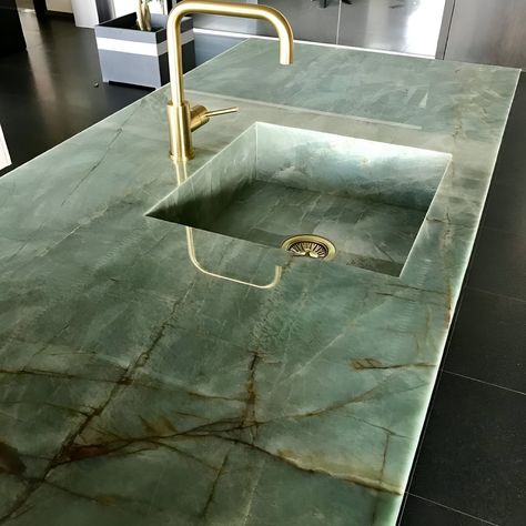 emerald green kitchen countertops Archivi - Acemar Green Marble Kitchen, Green Kitchen Countertops, Emerald Green Kitchen, Mediterranean Style Bathroom, 90s Room, Green Kitchen Island, Marble Kitchen Island, Marble Island, Marble Countertops Kitchen