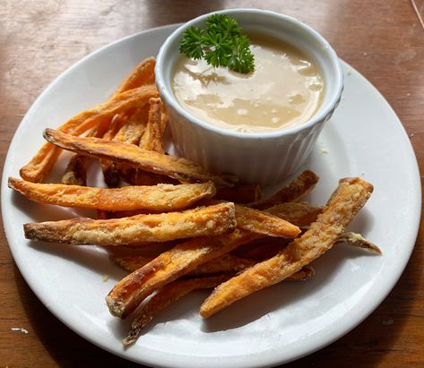 Maple Mayo, Sweet Potato Fries Dipping Sauce, Sweet Potato Dip, Mayo Dip, Air Fryer Sweet Potato Fries, Crispy Sweet Potato, Potato Rice, Potato Fries, Thanksgiving Appetizers