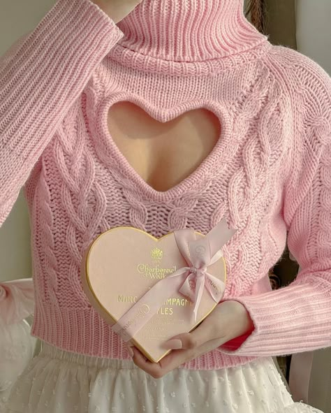 it’s the season of LOVE💗🍪🎀💌👼🏻🏹 . . #pfg #princesscore #princessaesthetic #coquetteaesthetic #girlyfashion #coquettefashion… | Instagram Valentines Day Outfits Winter, Love Core Aesthetic Outfits, Preppy Pink Outfits, Bridget Core, Lovecore Aesthetic Outfit, Akira Aesthetic, Outfits Cumpleaños, Girly Fall Outfits, Aesthetic Pink Outfits